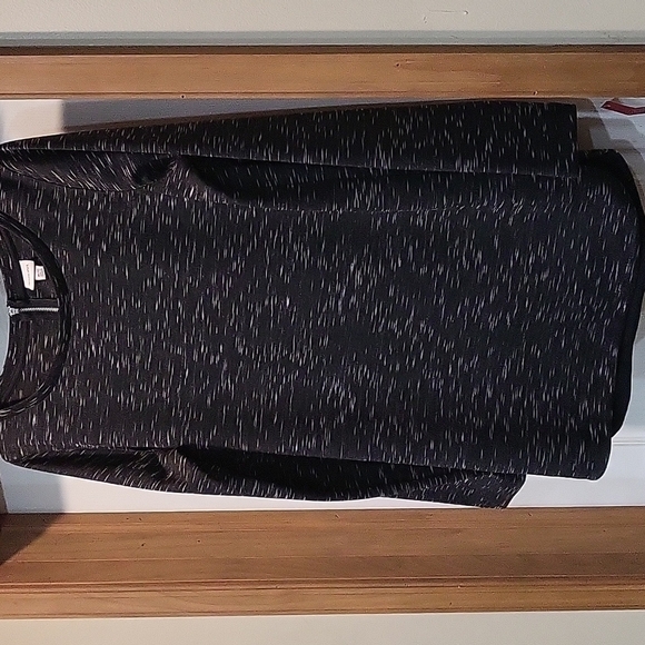 NWT Merona Black and White Ling Sleeve Shirt. SIZE Medium - Picture 1 of 6